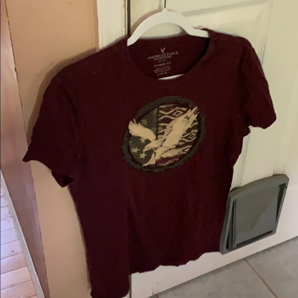 Maroon American Eagle Graphic T-Shirt Size Small